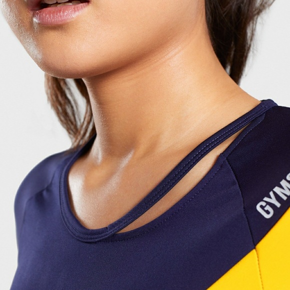 Gymshark Asymmetric Crop Top - Picture 6 of 8